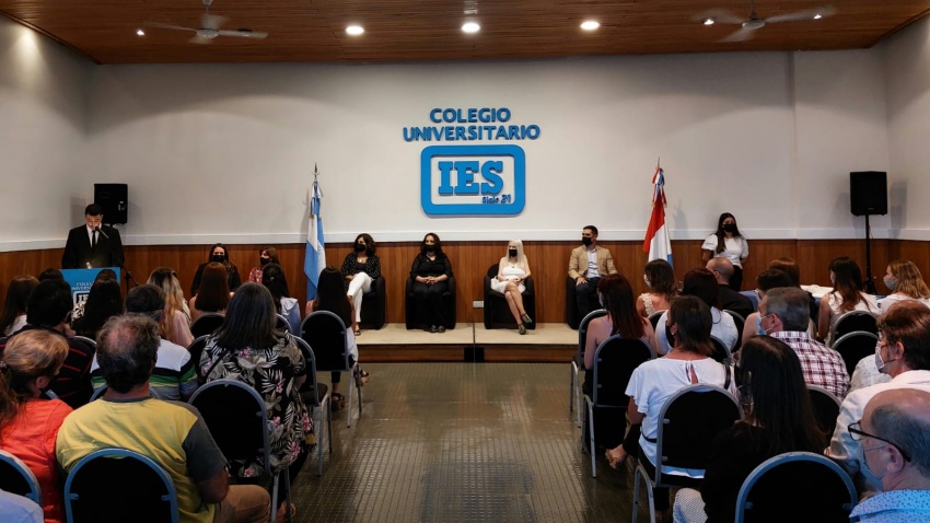 IES celebró su 37º Acto de Colación