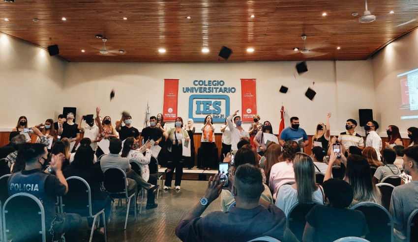 El Bachillerato de IES entregó sus títulos a egresados 2020/2021